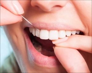بهداشت ایمپلنت با نخ دندان
